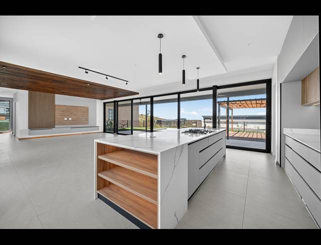 5 BEDROOM HOUSE FOR SALE IN ZULULAMI LUXURY COASTAL ESTATE